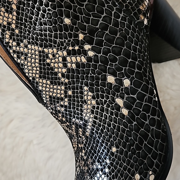 *SOLD* Paolo Westly Black Platinum Snake Print Leather Booties, size 6, NEW, NWB - Picture 13 of 16